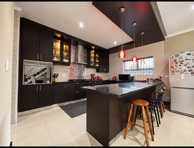 4 BEDROOM HOUSE FOR SALE IN PARKLANDS